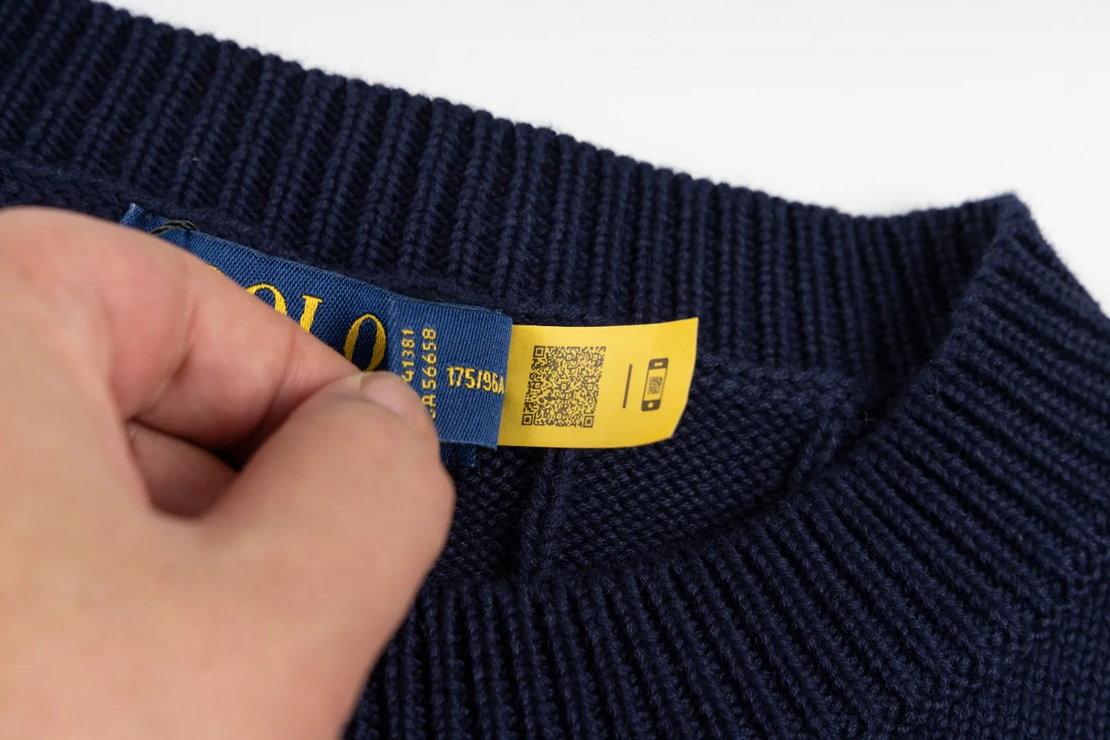 P230 #R93 RALPH LAUREN Ralph Lauren twelve colors classic small label embroidery logo seven-button knitted cable cardigan sweater women's top, high-density LOGO embroidery on the chest, original customization of tag accessories. Made of pure cotton yarn, pure cotton is skin-friendly and comfortable, small label war horse embroidered twist button cardigan sweater 🐎 high quality, follow the blogger to learn how to wear it! Let’s buy a Ralph Lauren cable sweater. It’s a super hard-to-find series after it became popular. It’s hard to find one on the official website. It’s simple and practical to wear, with a lazy and loose feel. The thickened fabric has more texture, feels soft and delicate, and has a loose fit. Whether worn alone or layered, you can wear different styles of fashion with just one piece!   Size: